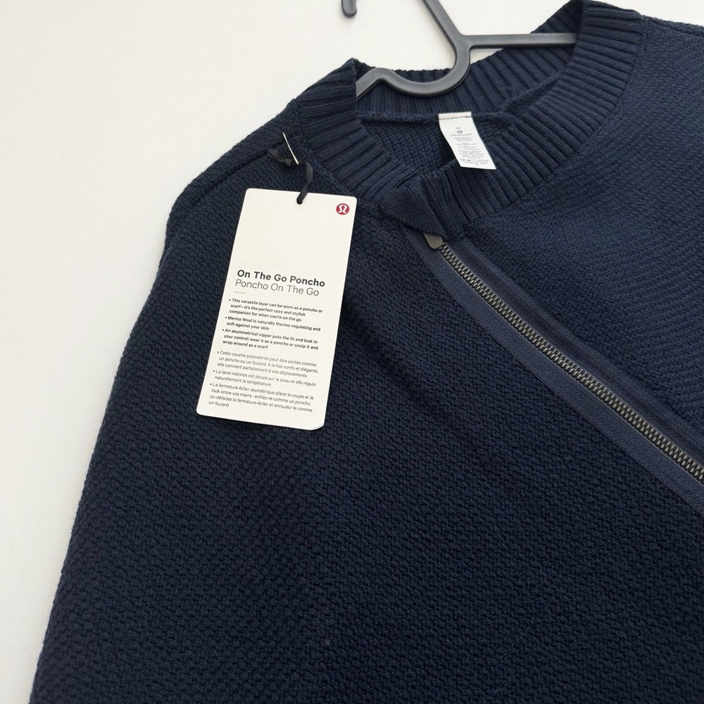 NWT Lululemon On the Go Poncho, True Navy